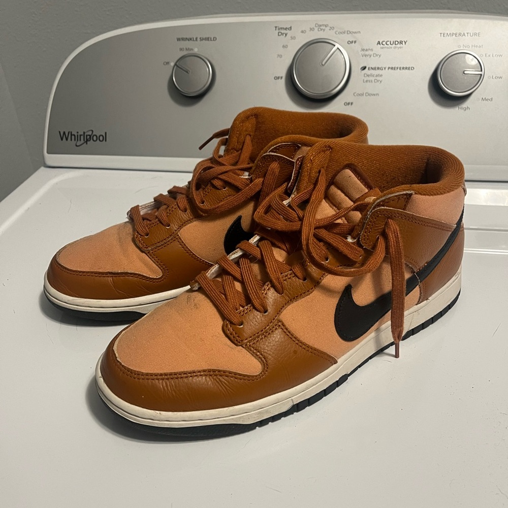 Nike Dunk Mid